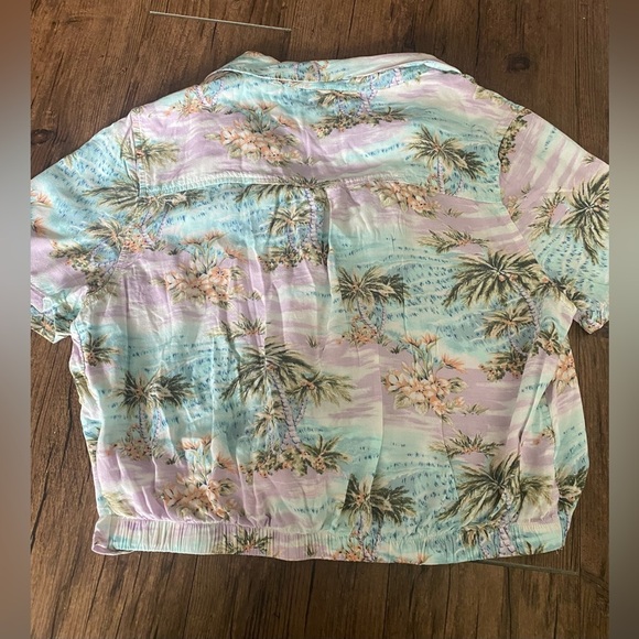 Summer American Eagle Women’s Hawaiian shirt. Small - Picture 4 of 4